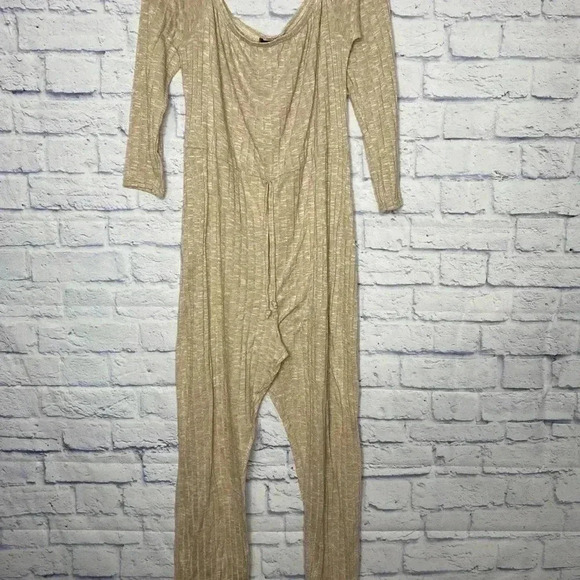 Pretty Little Thing Plus Oatmeal Rib Knitted Bardot Jumpsuit - Picture 3 of 8